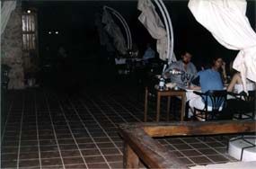 Terraza del restaurante de noche