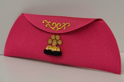 CARTERA DE MANO FUCSIA CON ALAMAR CLASICO