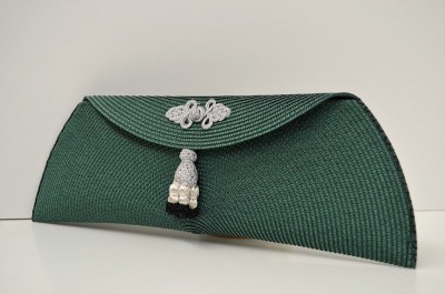 CARTERA DE MANO VERDE Y MACHO PLATA