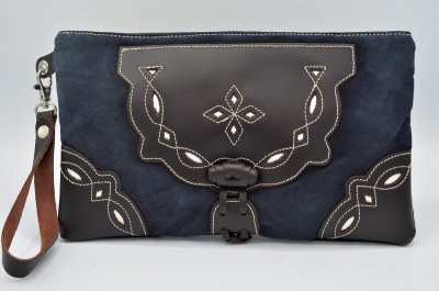 CARTERA DE MANO SERRAJE AZUL