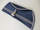 CARTERA DE MANO AZUL Y MACHO PLATA